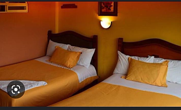Hostal Miguel Angel Hotel Quito Exterior foto